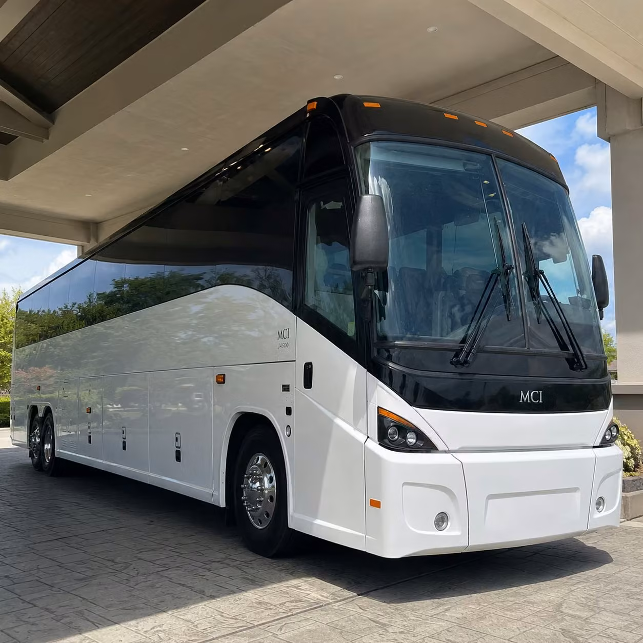 quincy charter bus rental fleet